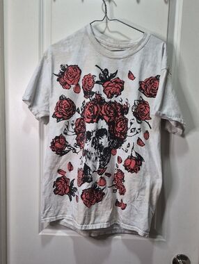Grateful Dead White Tee with Red Rose and Skull Graphic